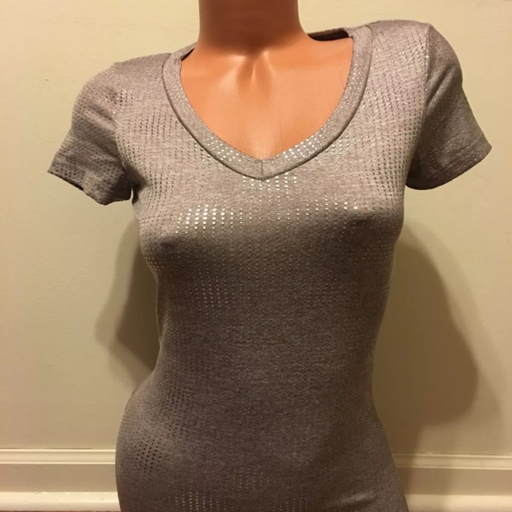 NWOT BKE Buckle V-Neck Shirt Size Small Champagne Very Nice